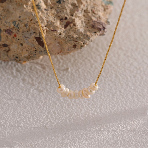 Exquisite Delicate Pearl Necklace - Picture 2 of 8